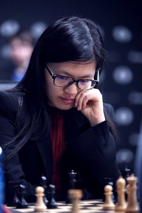 Yifan Hou slo Hammer i 7. runde