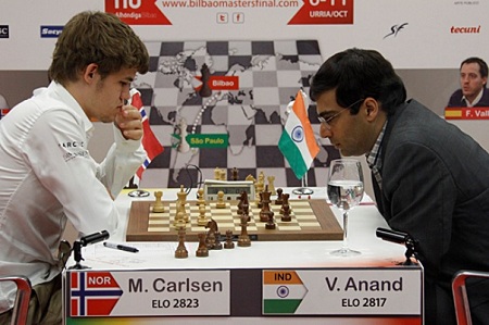 Carlsen og Anand spiller remis