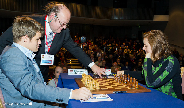 Partiet Carlsen - Polgar starter.