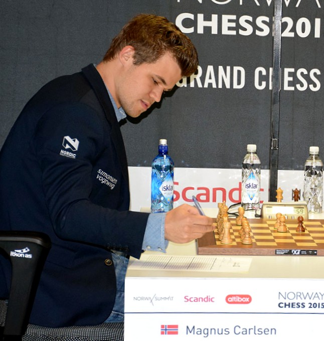 Carlsen tok endelig sin frste seier.