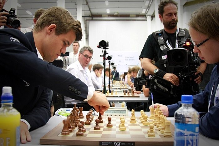 Carlsen med remis mot finske Nybck.