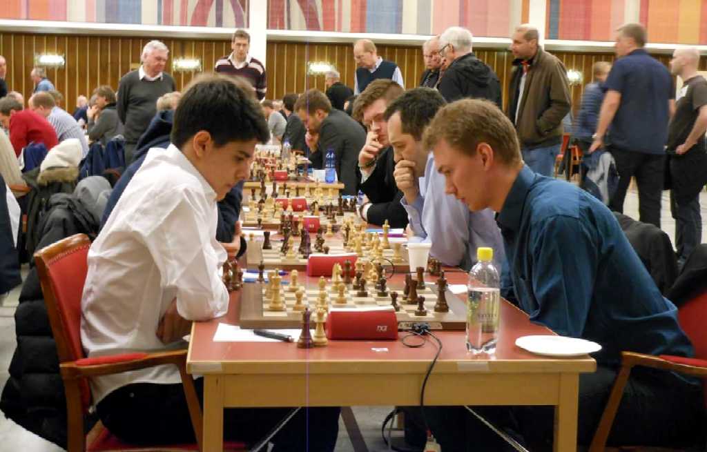 Aryan Tari slr Emanuel Berg og tar 3 av 3.