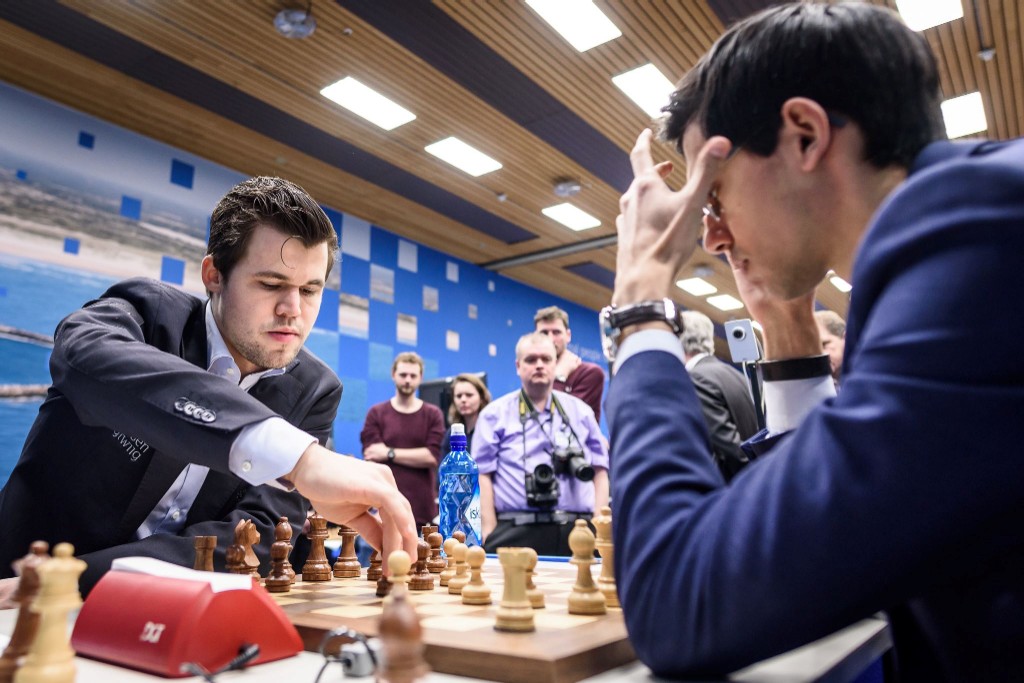 Carlsen med godt vinstforsk mot Giri