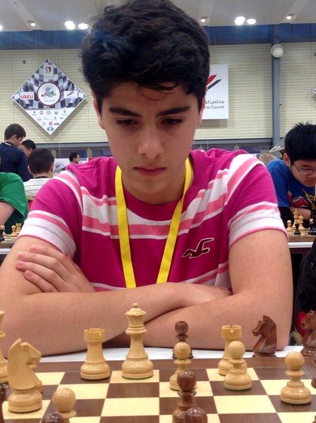 Aryan Tari nrmer seg teten.