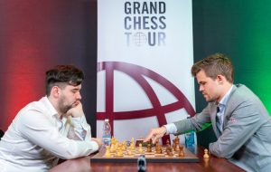 Carlsen med en fin seier mot Nepomniachtchi