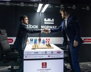 Vachier-Lagrave og Carlsen spilte to remiser i femte runde