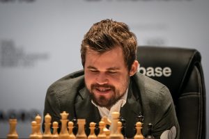 Carlsen er på vei til å vinne sin femte VM-match