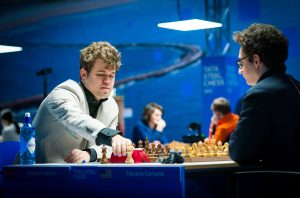 Carlsen sikret førsteplass med seier mot Caruana