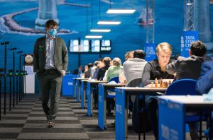 Carlsen inspiserer Challengers-gruppen