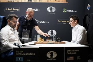 Nepomniachtchi og Caruana er i delt ledelse og spilte remis i andre runde