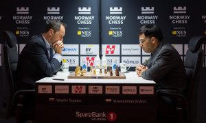 Anand leder etter seier mot Topalov