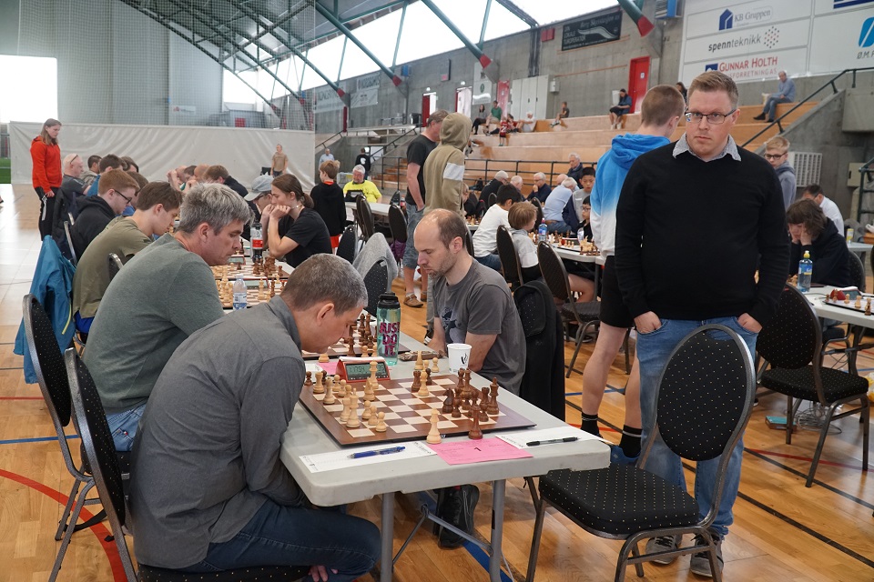 Berge Ostenstad(2484) vs Jon Ludvig Hammer(2638)