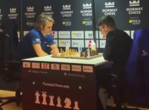 Carlsen misset en stor sjanse mot Firouzja
