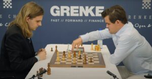 Rapport leder etter seier mot Carlsen i første runde