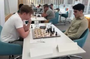Christiansen mot Tari i Cayman Chess Classic