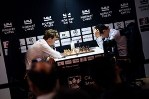Carlsen vant da Ding Liren overså matt i 2