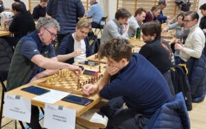 Carlsen og Offerspill slo Agdestein og OSS 