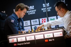 Carlsen tapte i Armageddon mot Wei Yi Carlsen tapte i Armageddon mot Wei Yi