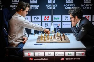Carlsen slo Caruana og overtok ledelsen Carlsen slo Caruana og overtok ledelsen