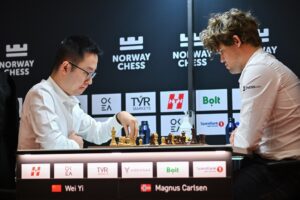 Carlsen tapte i Armageddon mot Wei Yi Carlsen tapte i Armageddon mot Wei Yi